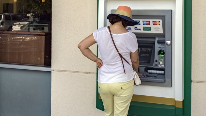 Взломы, взрывы, хакеры: Центробанк отчитался о нападениях на банкоматы в России