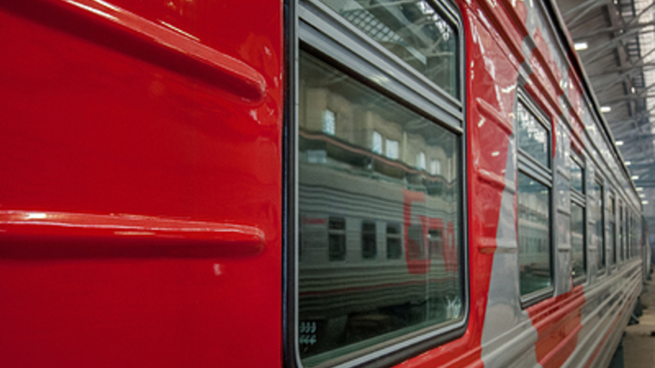 Запорожская область с 1 июля запустит поезда в Крым