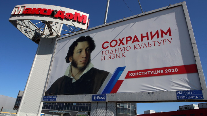 Работающим 1 июля гражданам намекнули на премии, неработающим - на зарплату