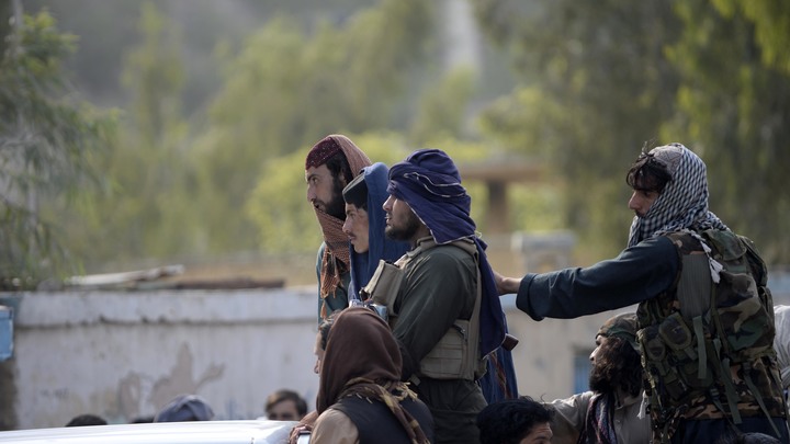 Талибан* заявил о разоружении своих боевиков на фоне смертельной стрельбы в воздух