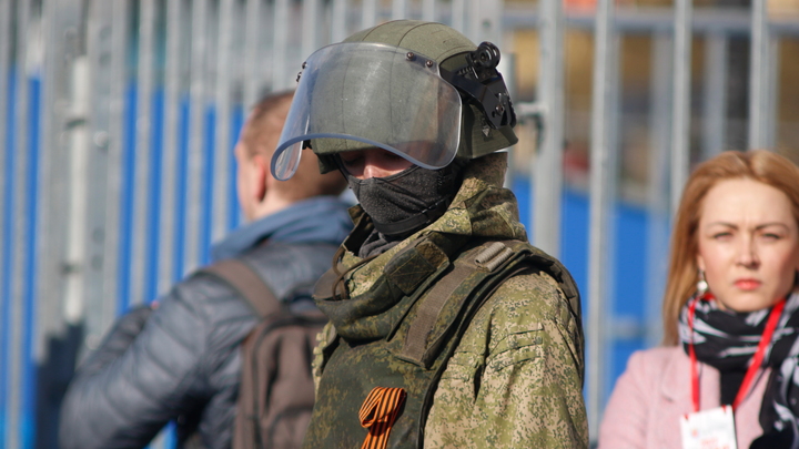 Работайте, братья: ответ на их нет войне в треке Жигана