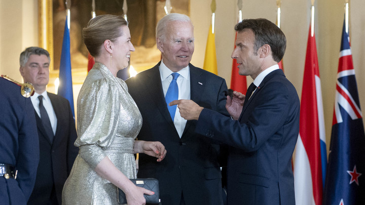 Болтливые подходы Запада высмеяли в ЕС: Макрону и Байдену поставили в пример Турцию и Россию