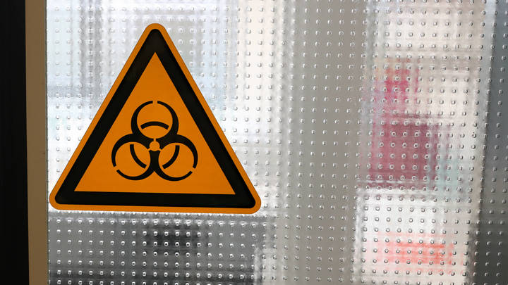 Кто создаёт биооружие на Украине: Минобороны России представило имена и факты