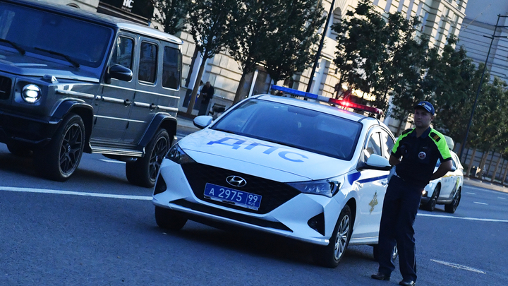 На северо-западе Москвы потерявший сознание водитель устроил групповой таран