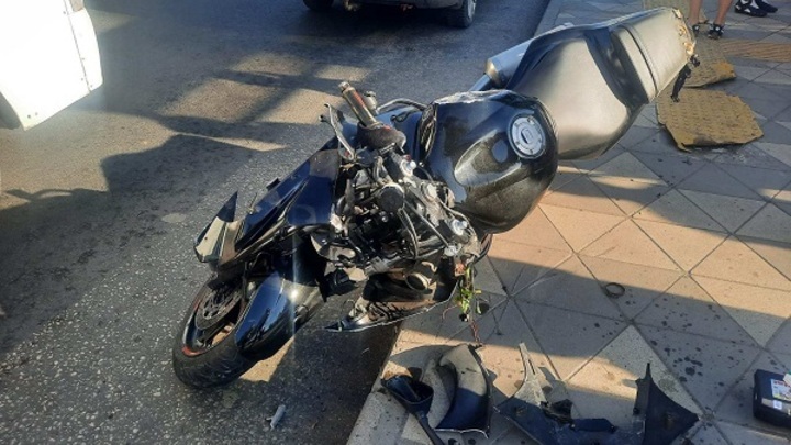 В Тольятти мотоциклист выжил после жесткого ДТП