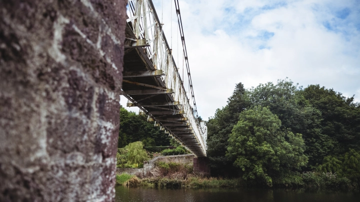 В Колумбии новый мост обрушился вместе с мэром во церемонии открытия
