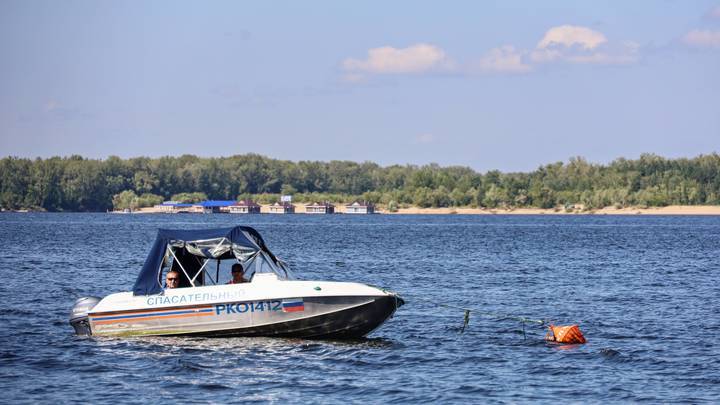 В Самарской области любителям речных прогулок на катере потребовалась помощь спасателей