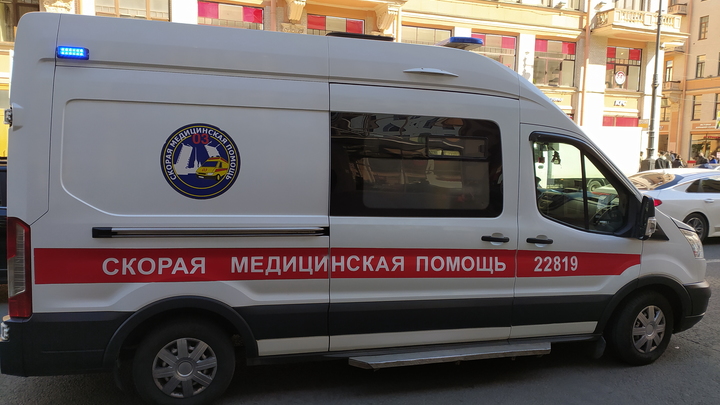 Автобус с пассажирами въехал в КамАЗ на Выборгском шоссе Петербурга: есть пострадавшие