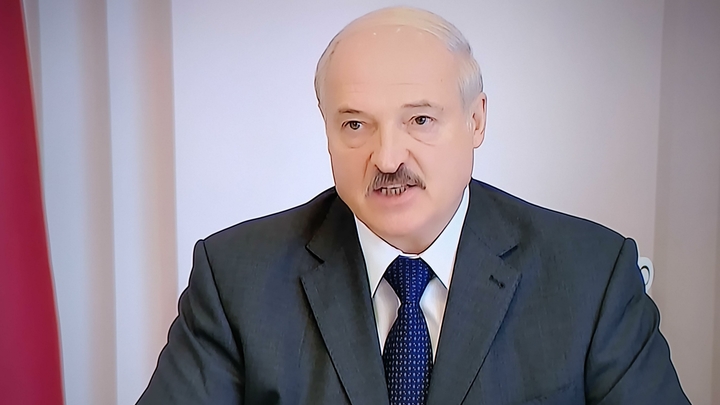 Лукашенко предостерёг врачей, бегущих за хорошей жизнью в пандемию