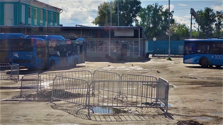 Привокзальную площадь с проваливающимся асфальтом в Кемерове отремонтируют к началу августа
