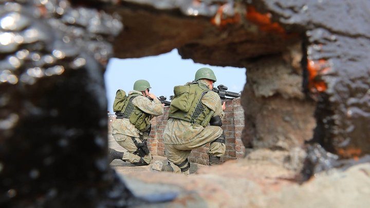 Русские войска взяли шиноремонтный завод в Марьинке без потерь