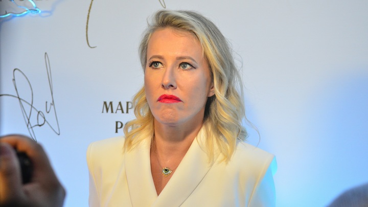 А чем она помогает-то?: Бывший муж погибшей в ДТП с участием Собчак требует 2 млн