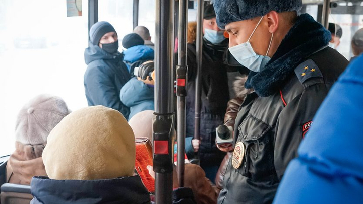 Во Владимире начали ловить безмасочников в транспорте