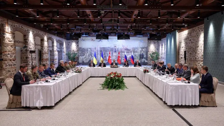 Названо время начала переговоров России и Украины в Турции