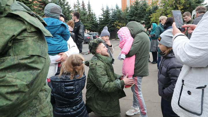 В Самарской области многодетные отцы возвращаются домой из воинских частей