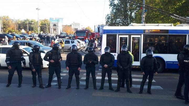 Протест в Кишиневе - оппозиция Молдавии требует отставки президента и парламента