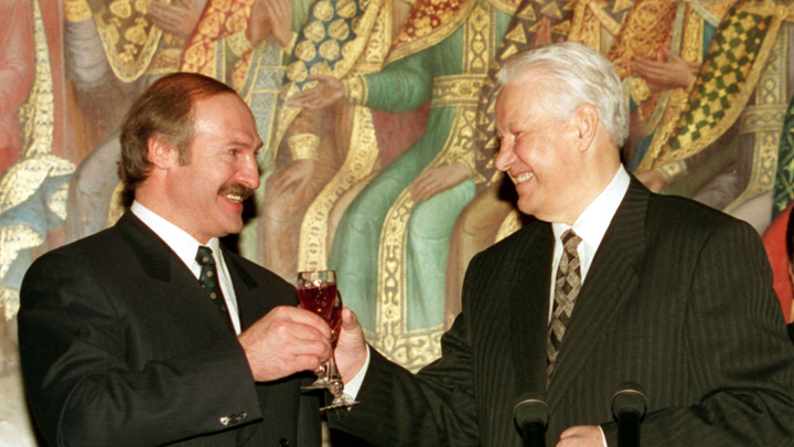 Лукашенко перепутал Путина с Ельциным и уехал с кашкой на воде