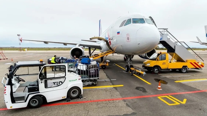 В аэропорту Краснодара совершил аварийную посадку самолет из Москвы