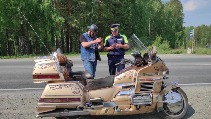 У байкеров в Челябинске гаишники забрали 60 мотоциклов