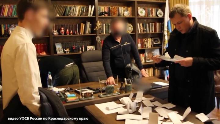 Задолжал более 97 млн рублей: в Краснодаре владельца сети отелей подозревают в неуплате налогов