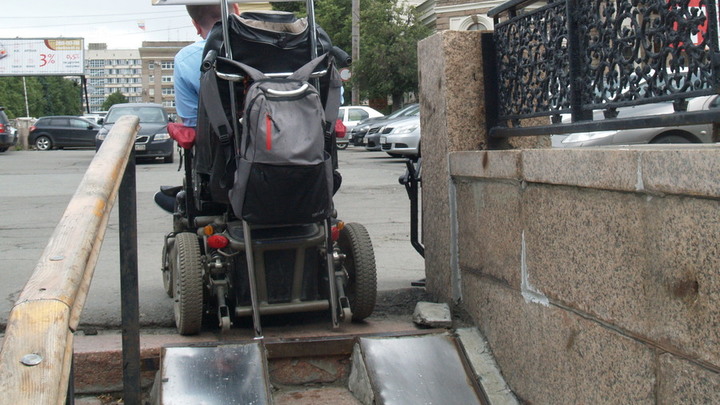 В Ростове-на-Дону автобус маршрута №40 сбил инвалида в коляске и сопровождающего человека