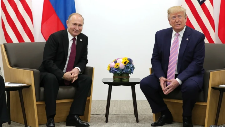 Щедрый дар: Уиткофф передал Трампу его портрет в подарок от Путина