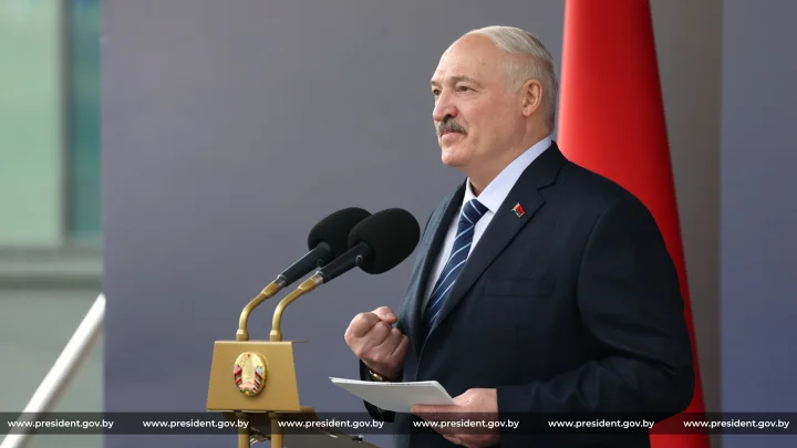 Лукашенко заявил о защите Белоруссии чтобы вражья морда не влезла