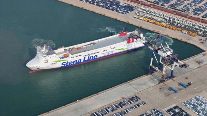 Три недели пожара, три тысячи автомобилей: Крупное судно пошло ко дну в Тихом океане