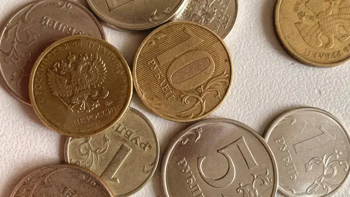 Что изменится в России с 1 мая: пенсии, списание долгов, комиссия СПБ