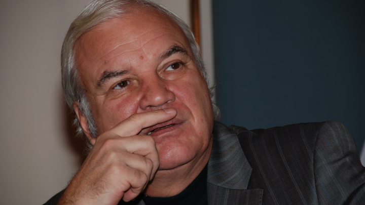 Телеведущий Владимир Молчанов попал в реанимацию: что известно о его состоянии