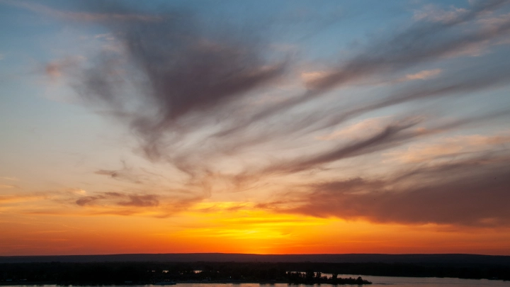 Мощная магнитная буря сегодня обрушилась на Землю