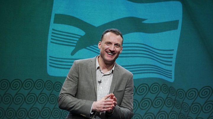 Бежавший из России актёр Анатолий Белый соврал о войне