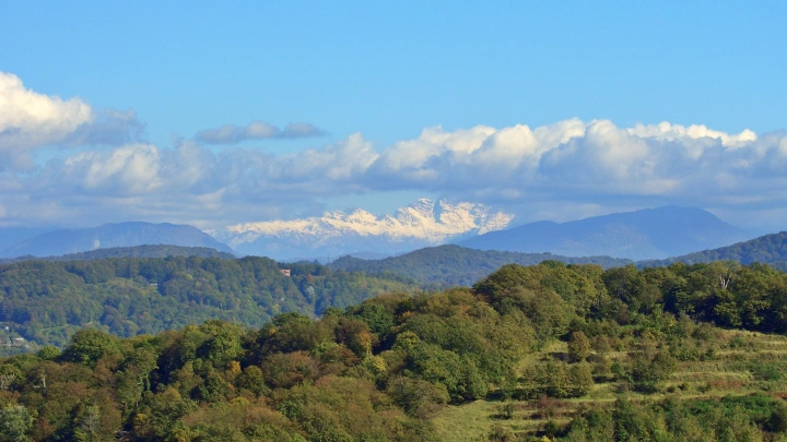 В Сочи пенсионер пообещал 80 раз спрыгнуть с банджи-площадки в честь 80-летия Победы