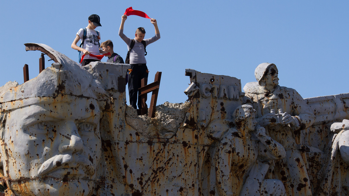 Делай Ку! и будь сер, как все: Бытовой русский запретили на Украине. Закон заработал