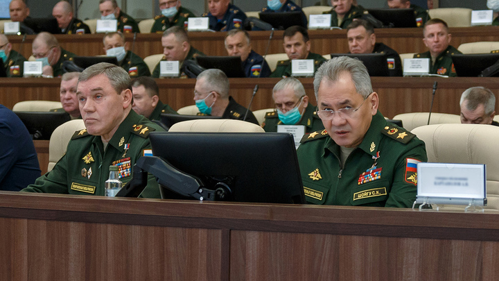 Что в бочках?: В Донбассе нашли подтверждение слов Шойгу - Леонков