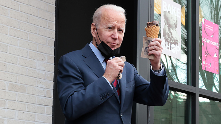 Пронько обратился к Байдену: Браво, валите навсегда из России!