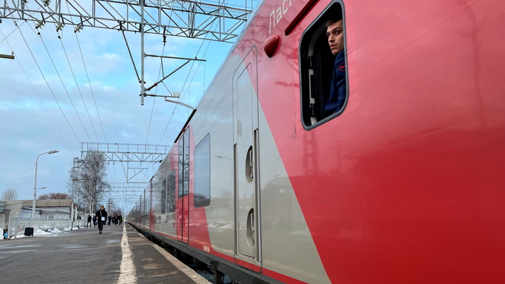 В Подмосковье спрятавшийся на крыше электрички подросток умер от удара током