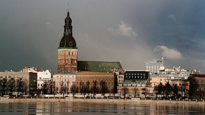 Русское - в топку. Латвия продолжает себя закапывать