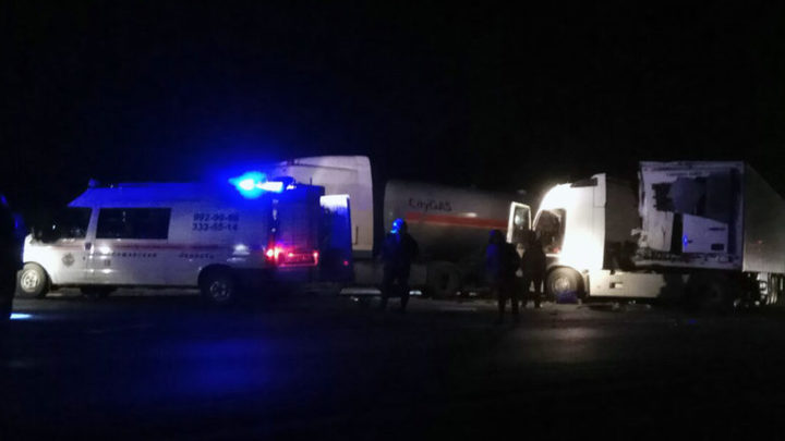 В Самарской области столкнулись фура и газовоз: жертв не удалось избежать