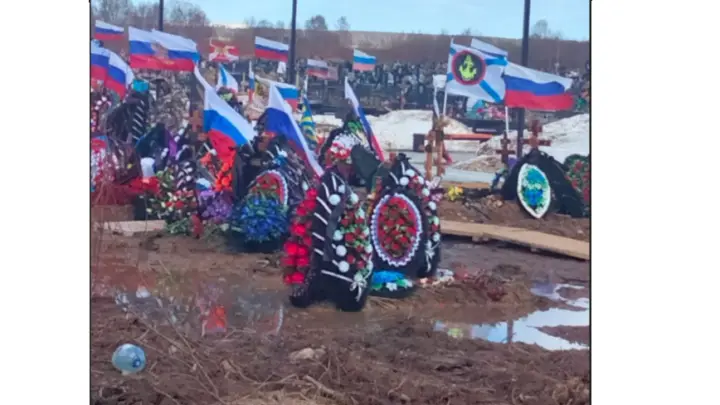В Сыктывкаре могилы участников СВО утопают в воде
