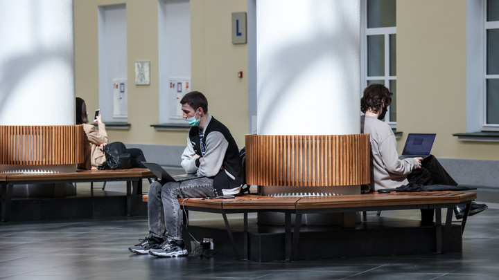 Минус выхода из Болонской системы назвал Делягин: Это не самое страшное