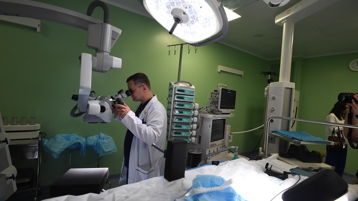 Первый пациент, которому была пересажена почка свиньи, скончался