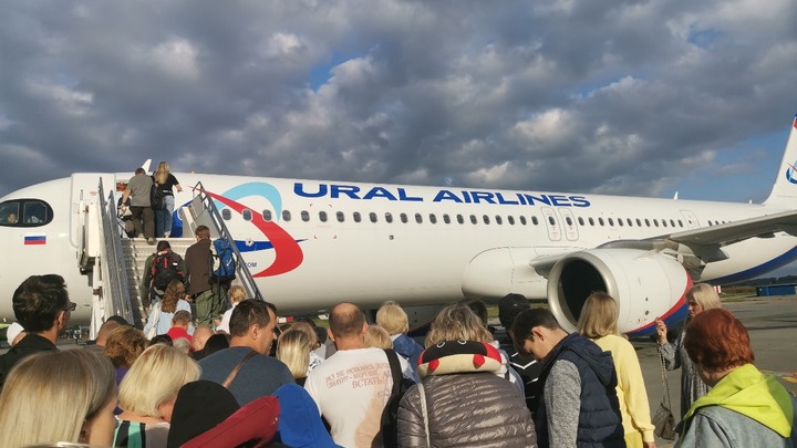 Появилась запись переговоров пилотов самолёта, севшего в поле в Новосибирской области