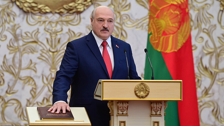 Лукашенко отправляет Конституцию под нож: Белоруссию ждут русские законы?