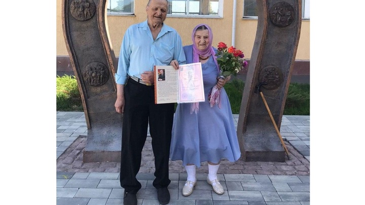 В День семьи, любви и верности в Ростовской области поженились 82-летний жених и 79-летняя невеста