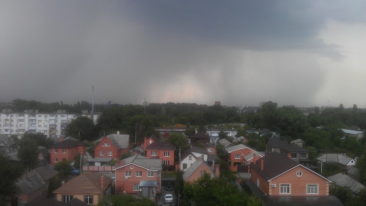 На Ростовскую область надвигаются ливни и грозы