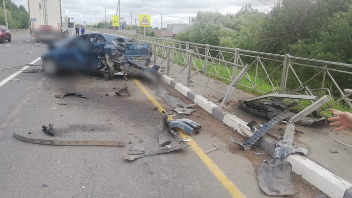 Водителю Мазды чудом удалось избежать травм в жестоком ДТП
