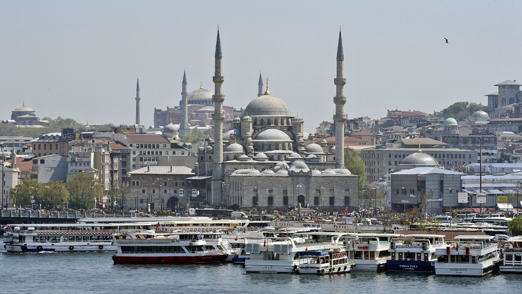 Турция россия стамбул. Стамбул Турция Россия. Петербург и Стамбул. Турчанки на улицах Стамбула. Стамбул поток.