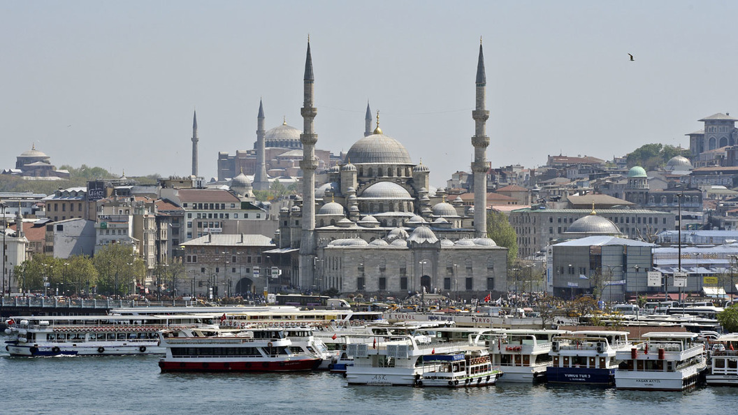 How istanbul. Турчанки на улицах Стамбула. Стамбул поток. Турция Эрдоган улица.