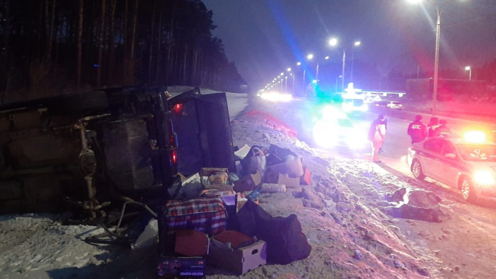 В Новосибирске водитель Джипа врезался в сугроб и погиб